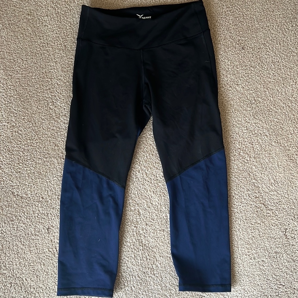 Old navy cropped leggings. Go-dry womens medium